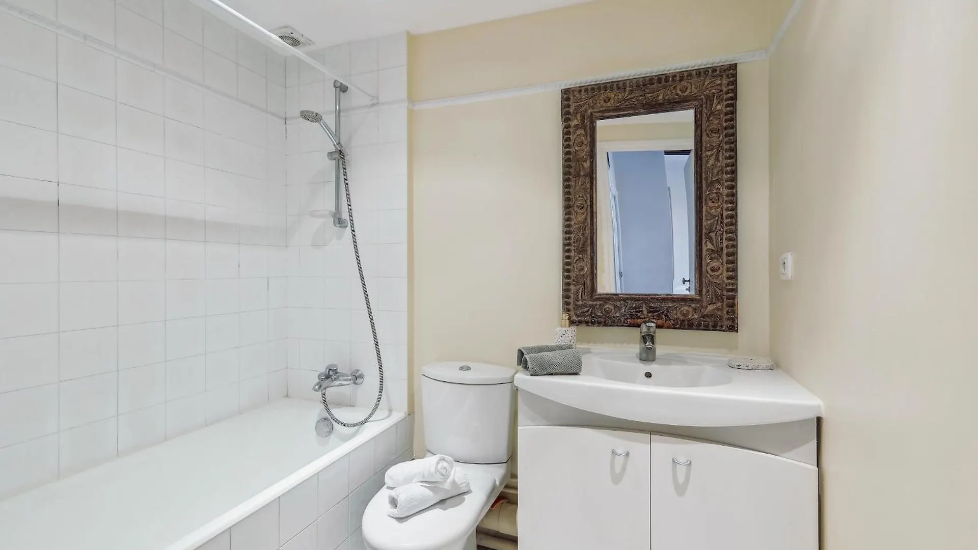Le Marais & Place Des Vosges - 3Br - Cityapartmentstay Paris